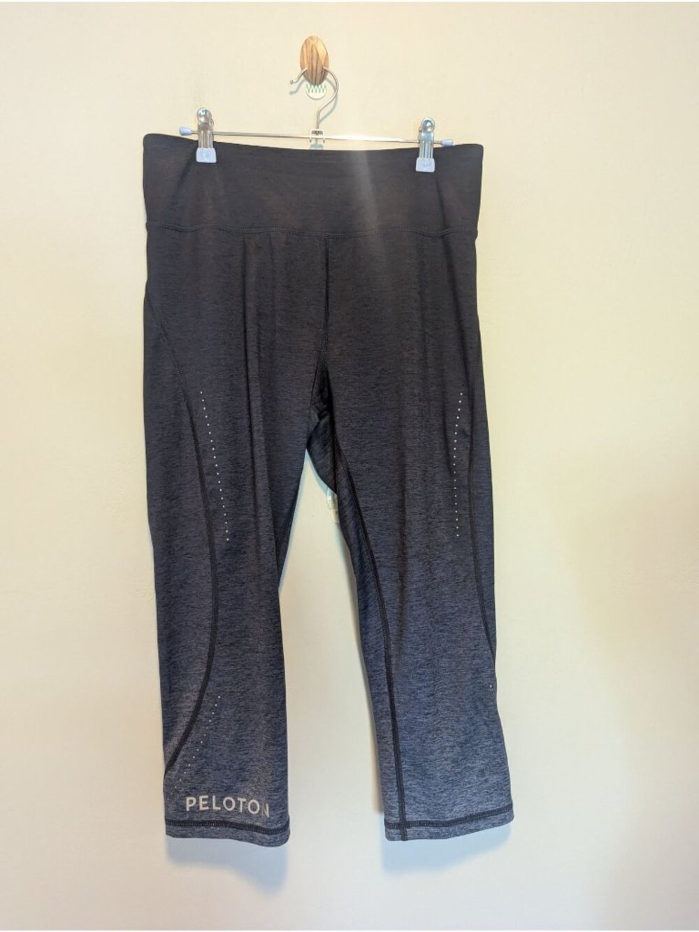 Peloton Womens Gray Capri Leggings By Shape L Polyester/Spandex Blend